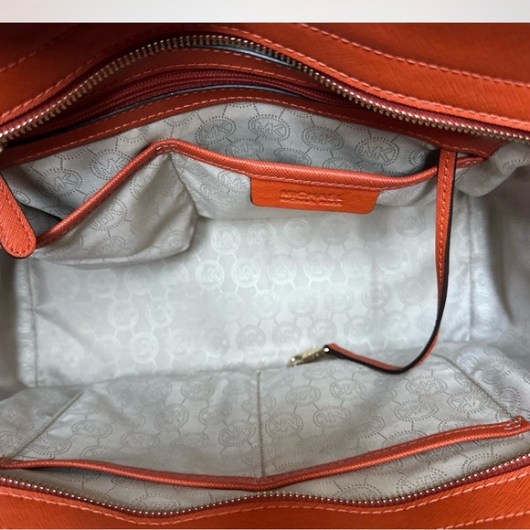 Excellent Michael Kors Selma saffiano leather satchel in coral - Picture 5 of 11